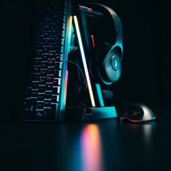 SureFire Vinson N2 Dual Balance RGB wielofunkcyjny stojak na słuchawki, czarny