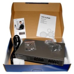 TP-LINK switch TL-SG1016D 1000Mbps, automatyczne uczenie się adr. MAC, auto MDI MDIX