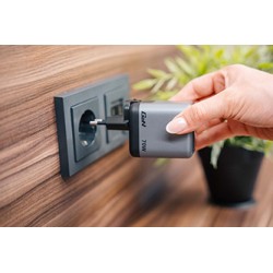 Verbatim, Mini ładowarka GaN z wyświetlaczem i kablem 1 x USB-C / 1 x USB-A, szara, 70 W, Wymienne wtyczki EU, UK, USA